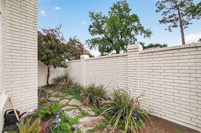 Building Photo - 14303 Reissen Ln