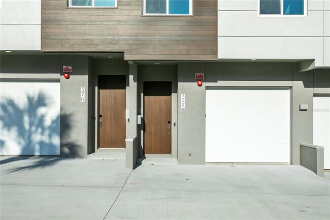 Building Photo - 368 6th St S