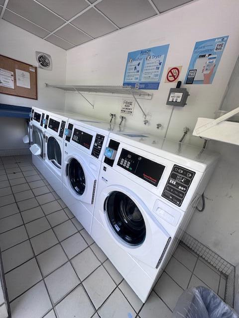 Building Photo - 6475 Bay Club Dr