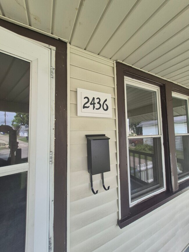 Building Photo - 2436 Mundale Ave