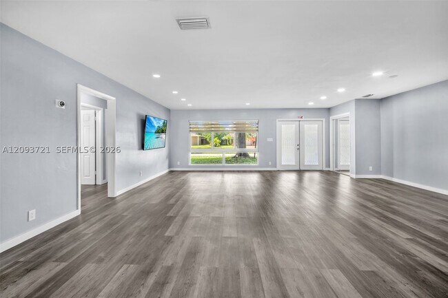 Building Photo - 609 N 46th Ave