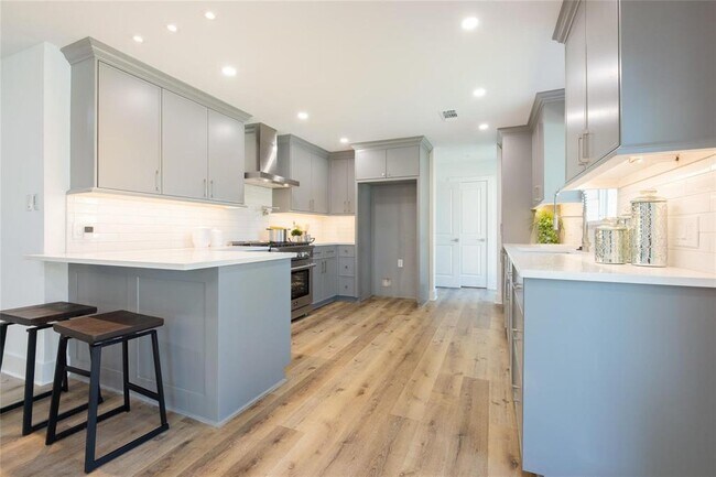 Building Photo - 10819 Oasis Dr