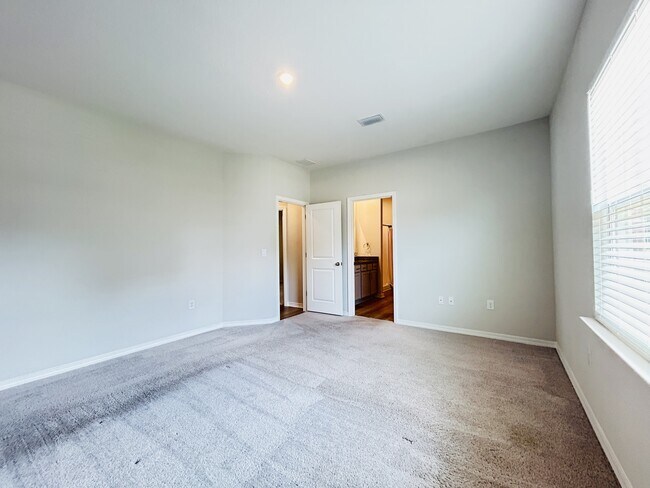 Building Photo - 6230 Forest Pines Dr
