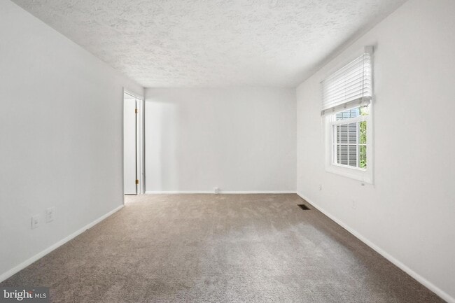 Building Photo - 2916 Bridgehampton Ct