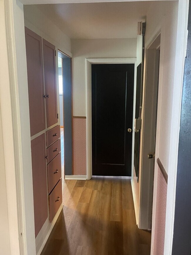 Building Photo - Updated 8 Bedroom Home for Rent!