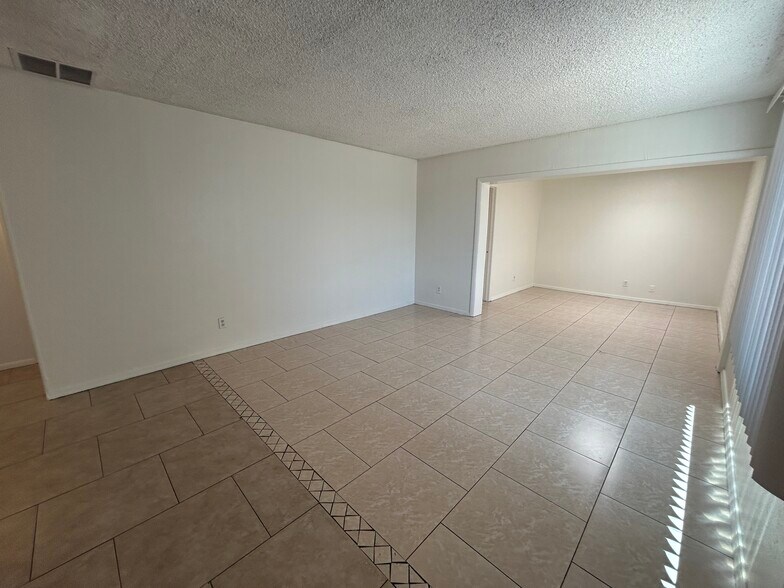 Building Photo - 8014 W Osborn Rd