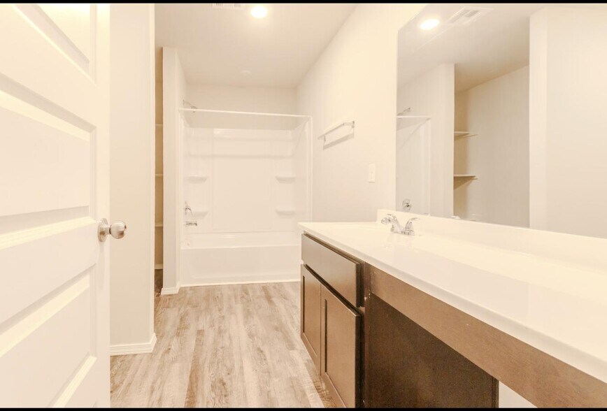 Building Photo - 755 Foxtail Dr