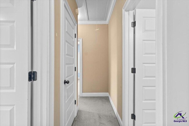 Building Photo - 300 Cheshire Dr