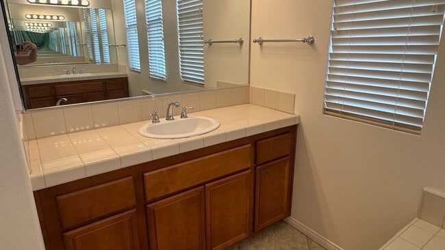 Building Photo - 6 bedroom 4.5 baths in Corona CA