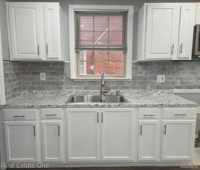 Building Photo - 8254 Sussex St