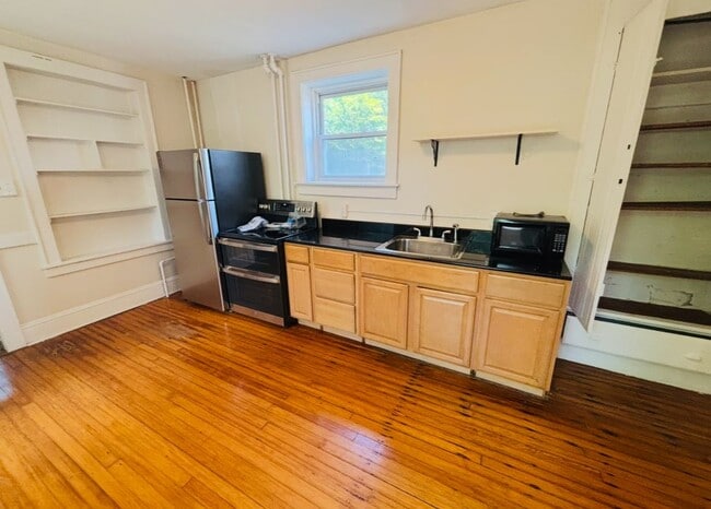 Primary Photo - 306 Hudson Ave
