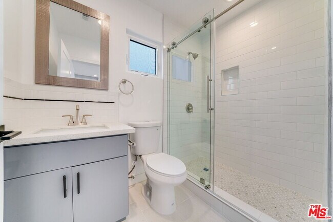 Building Photo - 1802 1/2 S Highland Ave