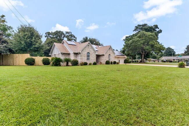 Building Photo - AVAILABLE NOW – $3,000/MONTH – ALL UTILITIES + LAWN SERVICE + POOL SERVICE INCLUDED!