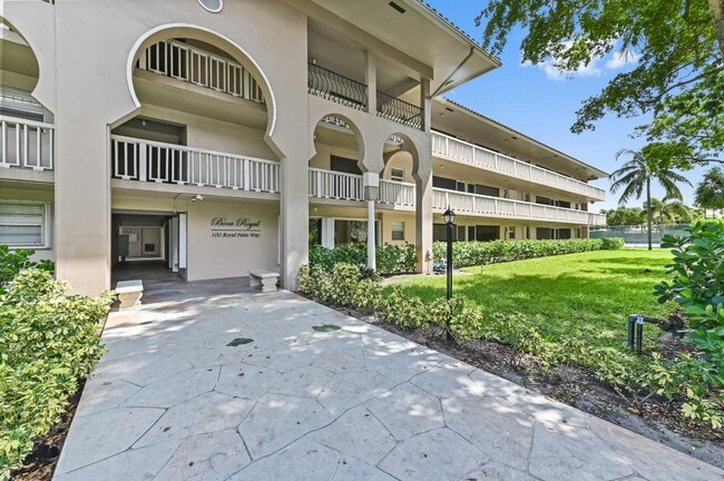 Building Photo - 100 Royal Palm Way