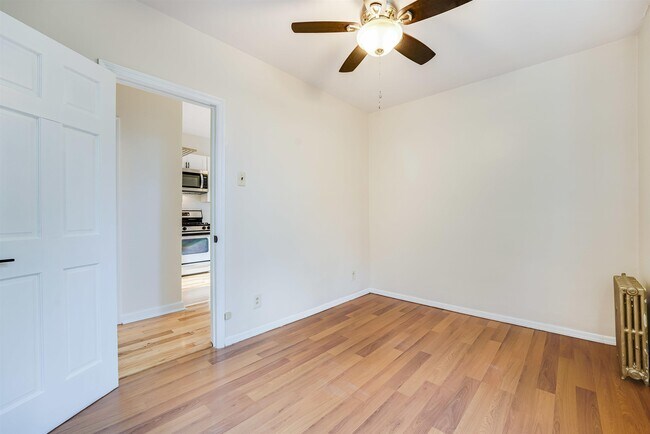 Building Photo - 100 W 17th St