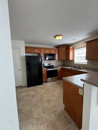 Building Photo - 205 Clusters Cir