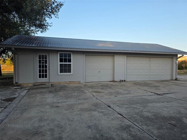 Building Photo - 9506 Schmidt Ln