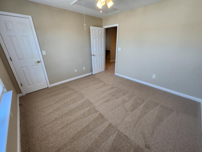 Building Photo - 1594 Overview Cir SW