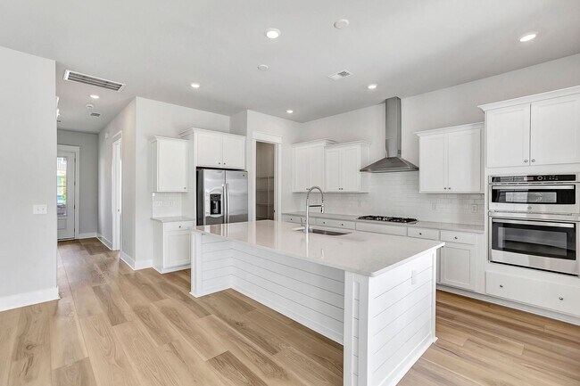 Building Photo - "Resort-Style Living Begins Right at Your ...