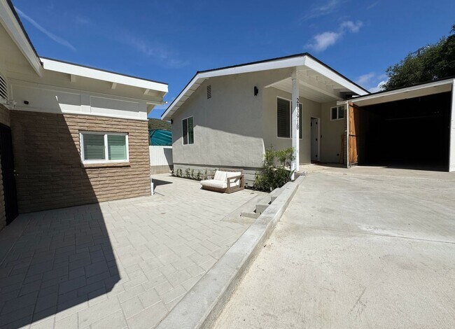 Building Photo - Brand New Upgraded 2BD2BA ADU | Gated | Canyon Views | Private Laundry & Parking