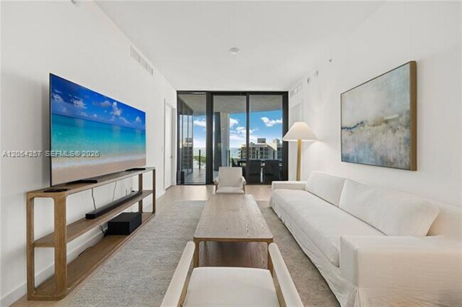 Building Photo - 2831 S Bayshore Dr