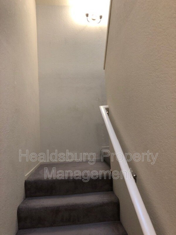 Building Photo - 1304 Foothill Dr