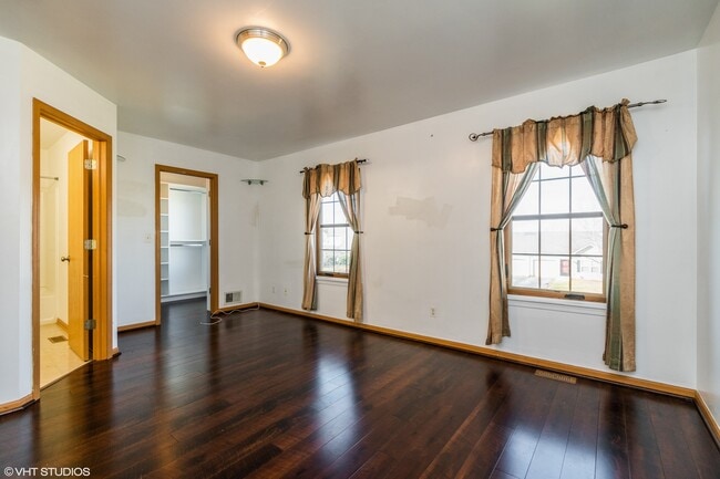 Building Photo - 277 Richmond Dr