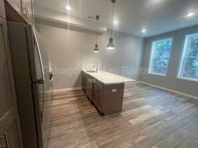 Building Photo - 2624 W 24th St