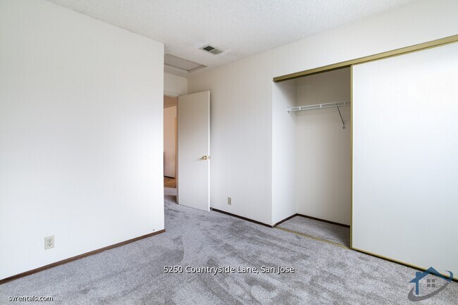 Building Photo - 5250 Countryside Ln