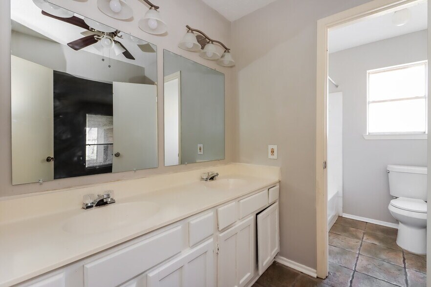 Building Photo - 13916 Bonnercrest Dr