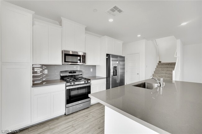 Building Photo - 600 N Carriage Hill Dr