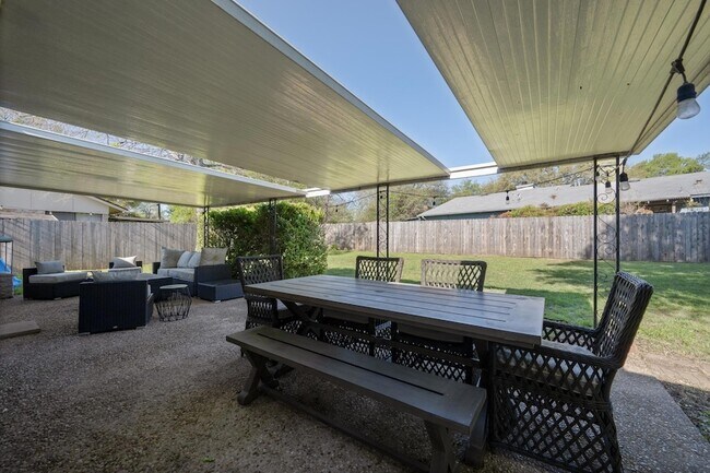 Building Photo - 11506 Pyreneese Dr