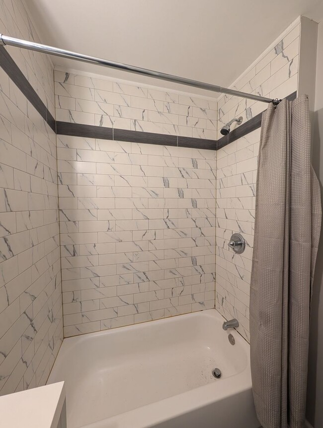 Building Photo - 2184 Wascana Ave