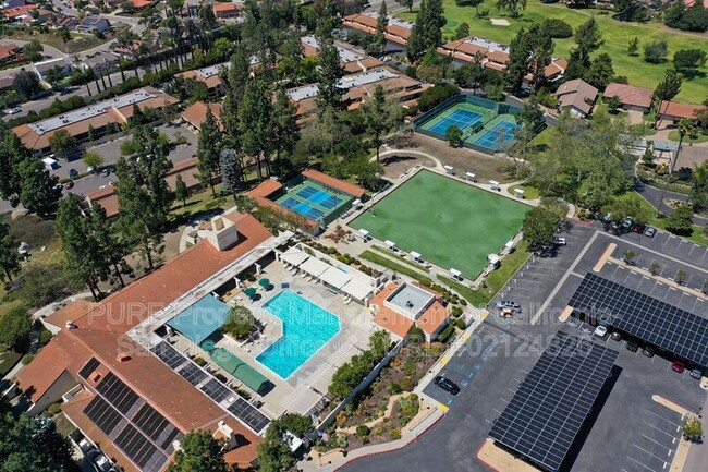 Building Photo - 12576 Oaks N Dr