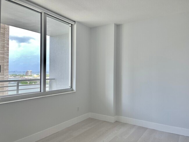 Building Photo - 335 S Biscayne Blvd
