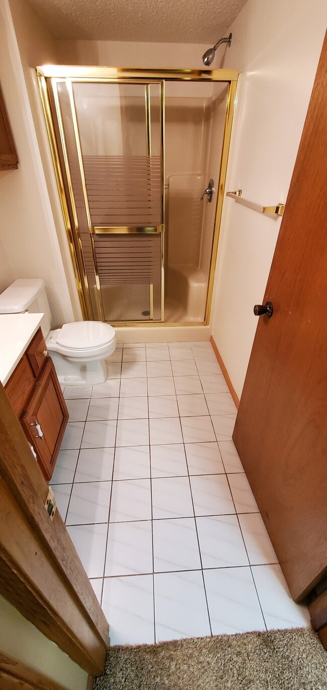 2nd bathroom - 14619 Burnell Park Dr