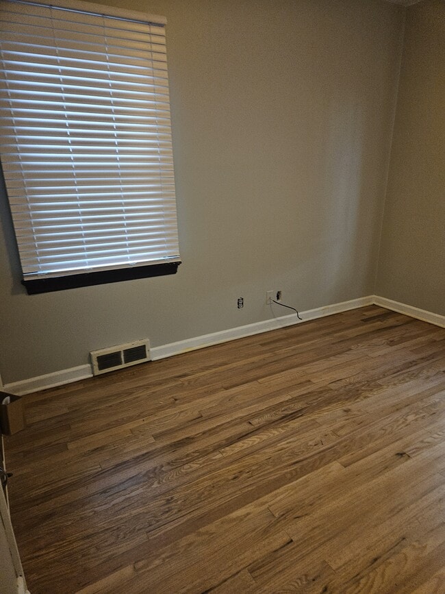 Building Photo - 2904 Plum Dr