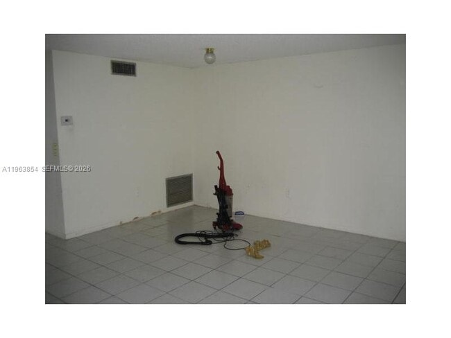 Building Photo - 6512 Kendale Lakes Dr