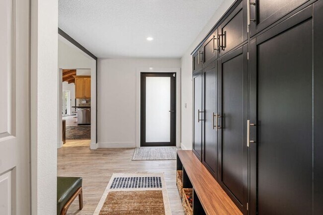 Building Photo - 12192 Branding Iron Ct