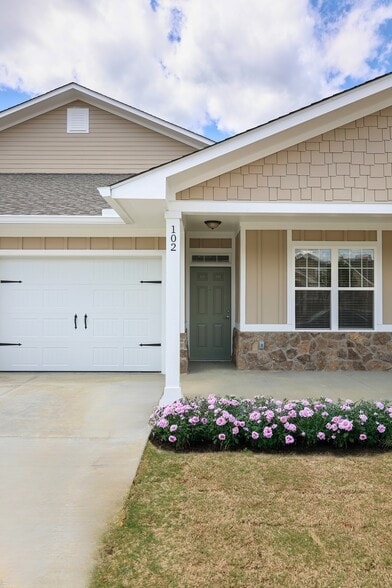 Building Photo - The Ridge at Calhoun