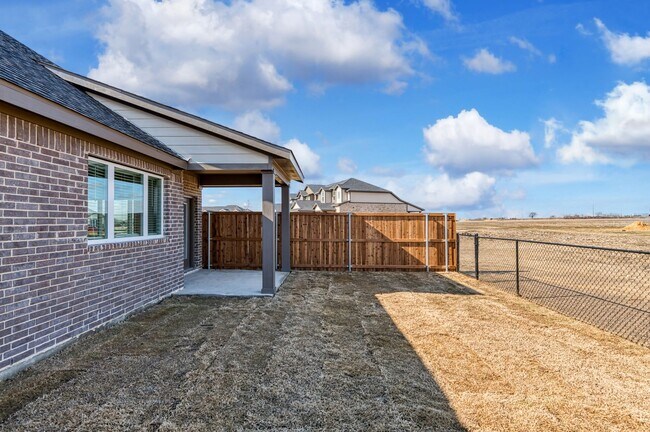 Building Photo - AVAILABLE NOW! NEW LUXURIOUS TRIPLEX LOCATED ON 1-ACRE LOT IN MIDLOTHIAN, TX!