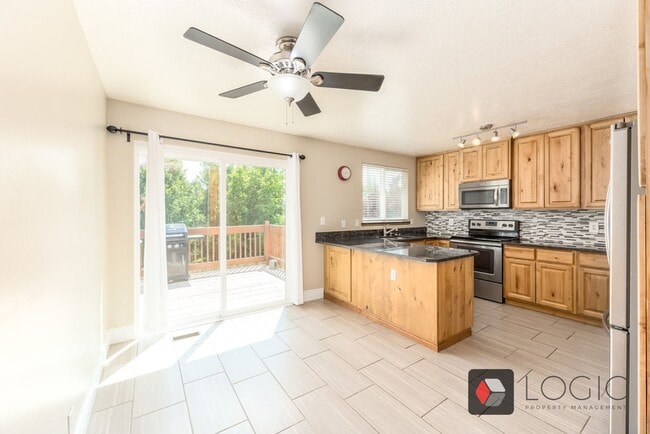 Building Photo - 835 W 2400 N St