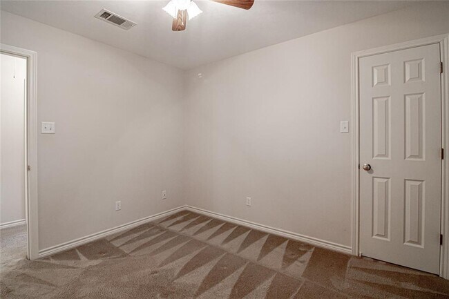 Building Photo - 203 Pine Valley