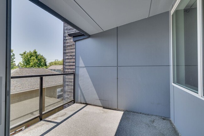 Building Photo - Spacious 3 Bed / 3.5 Bath Seattle Townhome!