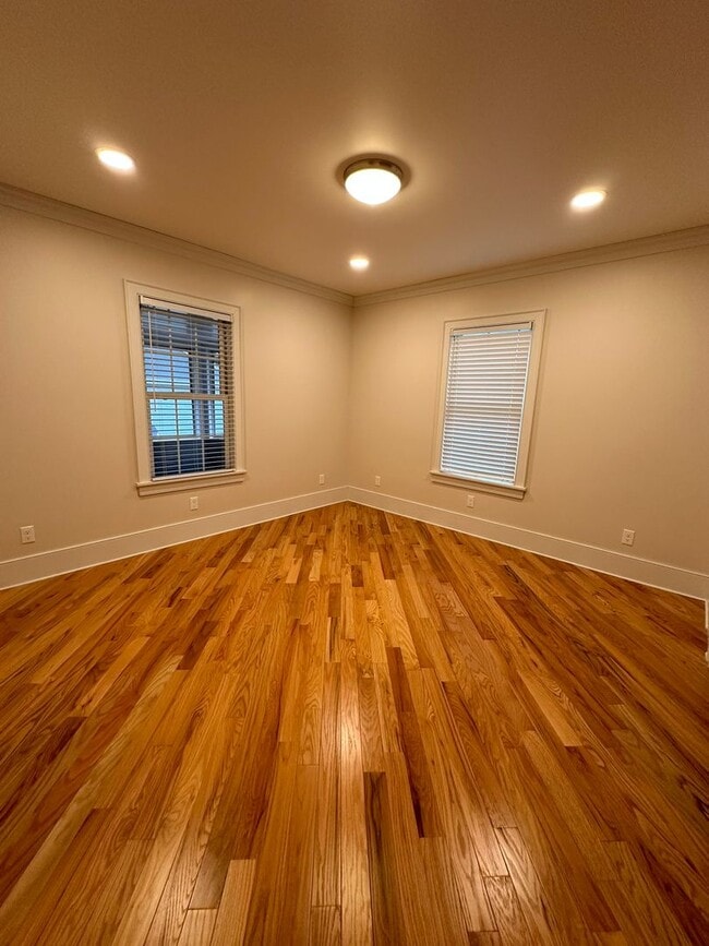 Building Photo - LARGE THREE BEDROOM HOME - AVAILABLE JUNE 1st, 2026