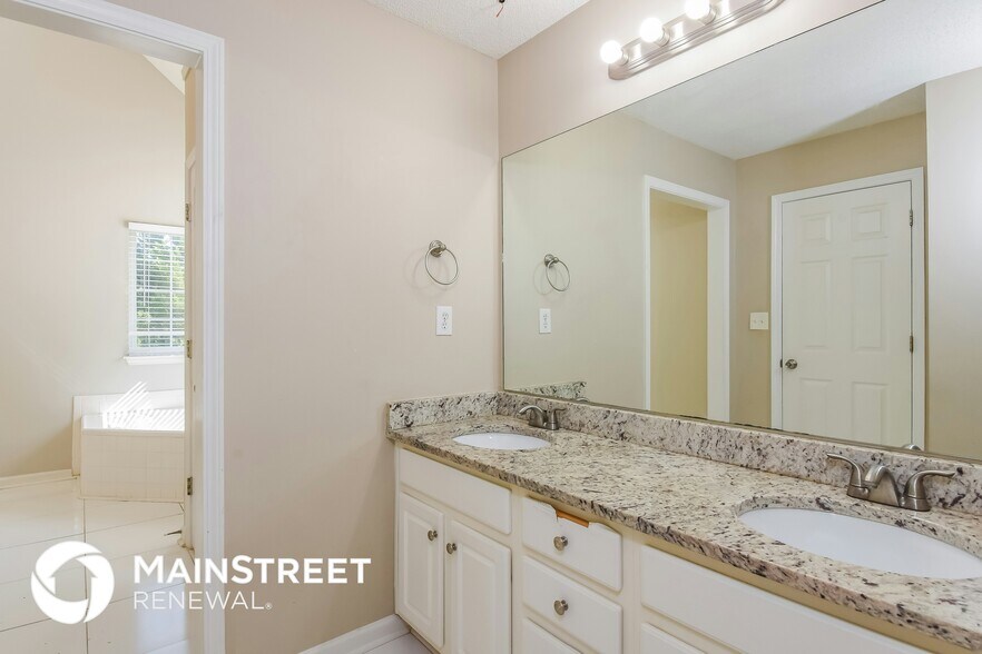 Building Photo - 5752 Graceland Dr SW