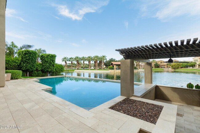 Building Photo - 4322 S Gardenia Dr