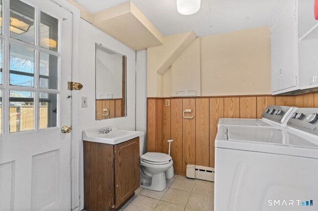 Building Photo - 234 Linwood Ave