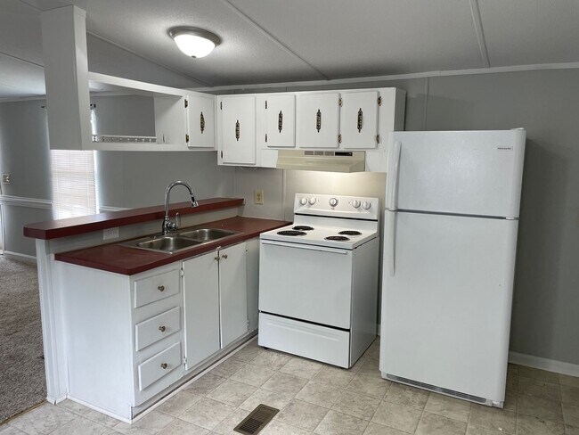 Building Photo - 3 bed 2 bath singlewide