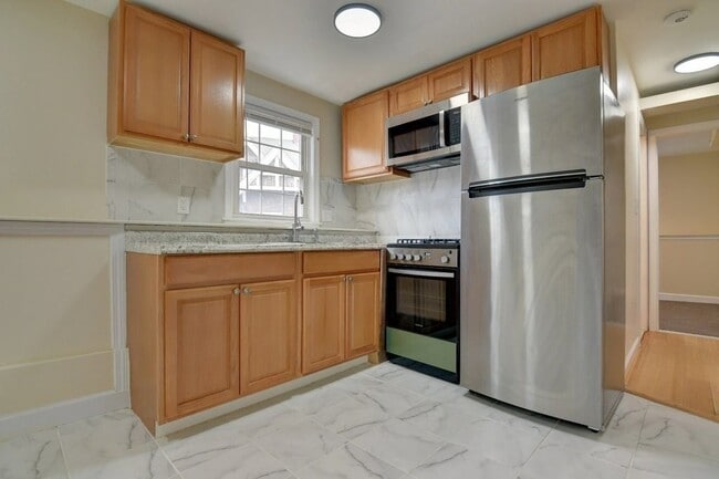 Primary Photo - 27 Trull St